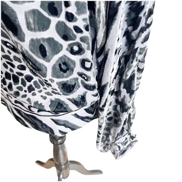 Hale Bob Burnout Velvet Tunic Dolman Sleeve Black Size Small V-Neck Animal Print - Picture 8 of 15